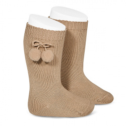 Buy Warm cotton knee-high socks with pompoms CAMEL in the online store Condor. Made in Spain. Visit the POMPOM WARM BABY SOCKS section where you will find more colors and products that you will surely fall in love with. We invite you to take a look around our online store.