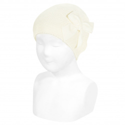 Buy Garter stitch knit hat with big velvet bow BEIGE in the online store Condor. Made in Spain. Visit the ACCESSORIES FOR KIDS section where you will find more colors and products that you will surely fall in love with. We invite you to take a look around our online store.