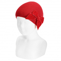 Buy Garter stitch knit hat with big velvet bow RED in the online store Condor. Made in Spain. Visit the ACCESSORIES FOR KIDS section where you will find more colors and products that you will surely fall in love with. We invite you to take a look around our online store.