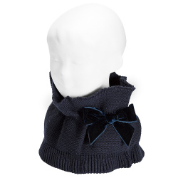 Buy Garter stitch snood scarf with big velvet bow NAVY BLUE in the online store Condor. Made in Spain. Visit the ACCESSORIES FOR KIDS section where you will find more colors and products that you will surely fall in love with. We invite you to take a look around our online store.