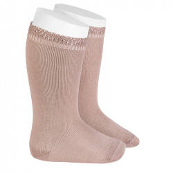 Buy Ceremony knee-high socks with openwork cuff OLD ROSE in the online store Condor. Made in Spain. Visit the LACE AND TULLE SOCKS section where you will find more colors and products that you will surely fall in love with. We invite you to take a look around our online store.