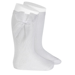 Buy Knee high socks with organza bow WHITE in the online store Condor. Made in Spain. Visit the Happy Price section where you will find more colors and products that you will surely fall in love with. We invite you to take a look around our online store.