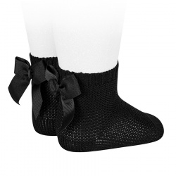 Buy Garter stitch short socks with bow BLACK in the online store Condor. Made in Spain. Visit the PERLE BABY SOCKS section where you will find more colors and products that you will surely fall in love with. We invite you to take a look around our online store.