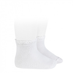 Buy Ceremony short socks with openwork cuff WHITE in the online store Condor. Made in Spain. Visit the LACE AND TULLE SOCKS section where you will find more colors and products that you will surely fall in love with. We invite you to take a look around our online store.
