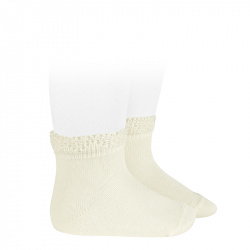Buy Ceremony short socks with openwork cuff BEIGE in the online store Condor. Made in Spain. Visit the LACE AND TULLE SOCKS section where you will find more colors and products that you will surely fall in love with. We invite you to take a look around our online store.