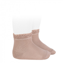 Buy Ceremony short socks with openwork cuff OLD ROSE in the online store Condor. Made in Spain. Visit the LACE AND TULLE SOCKS section where you will find more colors and products that you will surely fall in love with. We invite you to take a look around our online store.