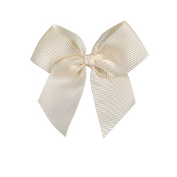 Buy Hairclip with grossgrain bow BEIGE in the online store Condor. Made in Spain. Visit the HAIR ACCESSORIES section where you will find more colors and products that you will surely fall in love with. We invite you to take a look around our online store.