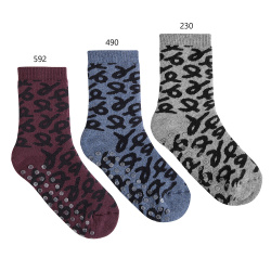 Buy Non-slip socks with knots in the online store Condor. Made in Spain. Visit the FANCY CHILDREN SOCKS section where you will find more colors and products that you will surely fall in love with. We invite you to take a look around our online store.