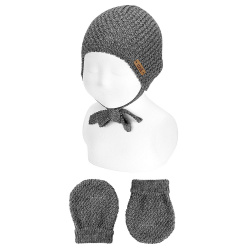 Buy Merino blend set small relief hat and mittens LIGHT GREY in the online store Condor. Made in Spain. Visit the ACCESSORIES FOR BABY section where you will find more colors and products that you will surely fall in love with. We invite you to take a look around our online store.
