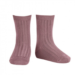 Buy Basic rib short socks IRIS in the online store Condor. Made in Spain. Visit the RIBBED SHORT SOCKS section where you will find more colors and products that you will surely fall in love with. We invite you to take a look around our online store.
