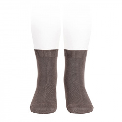 Buy Plain stitch basic short socks TRUFFLE in the online store Condor. Made in Spain. Visit the SHORT PLAIN STITCH SOCKS section where you will find more colors and products that you will surely fall in love with. We invite you to take a look around our online store.