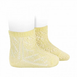 Buy Openwork extrafine perle short socks BUTTER in the online store Condor. Made in Spain. Visit the EXTRAFINE OPENWORK SOCKS section where you will find more colors and products that you will surely fall in love with. We invite you to take a look around our online store.
