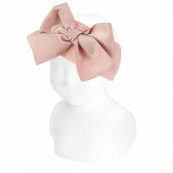 Buy Garter stitch headband with large grosgrain bow NUDE in the online store Condor. Made in Spain. Visit the Happy Price section where you will find more colors and products that you will surely fall in love with. We invite you to take a look around our online store.