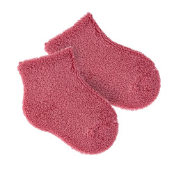 Buy Terry socks for babies CARMINE in the online store Condor. Made in Spain. Visit the WARM COTTON BASIC BABY SOCKS section where you will find more colors and products that you will surely fall in love with. We invite you to take a look around our online store.