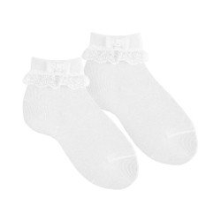 Buy Ceremony socks with lace, bow and littlepearls WHITE in the online store Condor. Made in Spain. Visit the BABY CEREMONY SOCKS section where you will find more colors and products that you will surely fall in love with. We invite you to take a look around our online store.