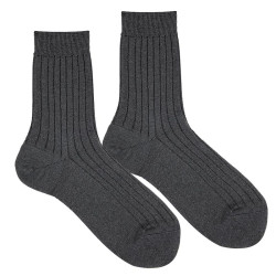 Buy Extrafine merino wool rib short socks ANTHRACITE in the online store Condor. Made in Spain. Visit the BASIC WOOL SOCKS section where you will find more colors and products that you will surely fall in love with. We invite you to take a look around our online store.