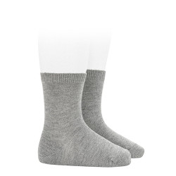 Buy Bright short socks ALUMINIUM in the online store Condor. Made in Spain. Visit the GIRL SPECIAL SOCKS section where you will find more colors and products that you will surely fall in love with. We invite you to take a look around our online store.