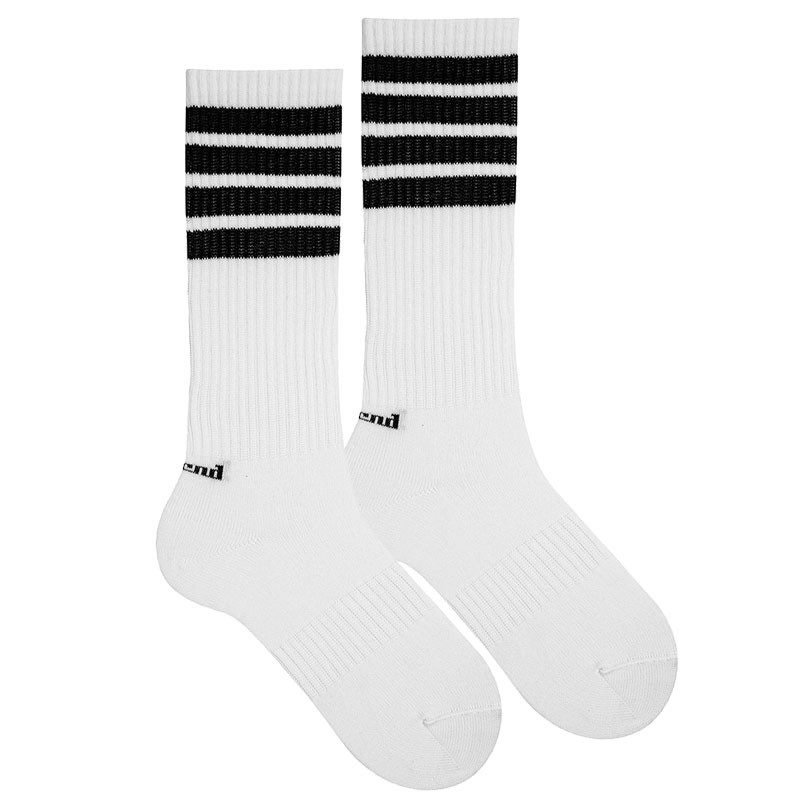 Achetez chez Chaussettes sport 4 bandes BLANC sur le site online Condor. Fabriqué en Espagne. Visitez notre section CHAUSSETTES DE SPORT RÉTRO PRINTEMPS ou vous trouverez plus de couleurs et produits que vous allez adorer. Nous vous invitons a visiter notre boutique en ligne.