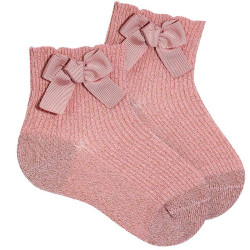 Buy Fine rib bright socks with side grosgrain bow OLD ROSE in the online store Condor. Made in Spain. Visit the GLITTER SOCKS section where you will find more colors and products that you will surely fall in love with. We invite you to take a look around our online store.