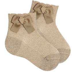Buy Fine rib bright socks with side grosgrain bow BEIGE in the online store Condor. Made in Spain. Visit the GLITTER SOCKS section where you will find more colors and products that you will surely fall in love with. We invite you to take a look around our online store.