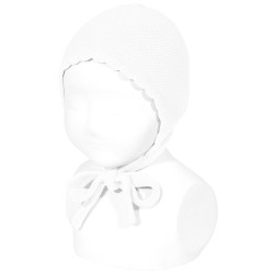 Buy Classic garter stitch bonnet WHITE in the online store Condor. Made in Spain. Visit the BONNETS section where you will find more colors and products that you will surely fall in love with. We invite you to take a look around our online store.