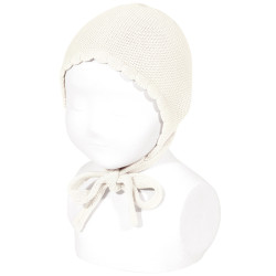 Buy Classic garter stitch bonnet BEIGE in the online store Condor. Made in Spain. Visit the BONNETS section where you will find more colors and products that you will surely fall in love with. We invite you to take a look around our online store.