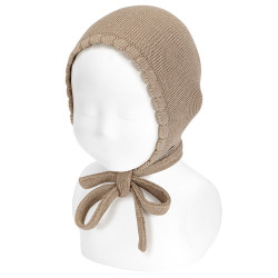 Buy Classic garter stitch bonnet NOUGAT in the online store Condor. Made in Spain. Visit the BONNETS section where you will find more colors and products that you will surely fall in love with. We invite you to take a look around our online store.