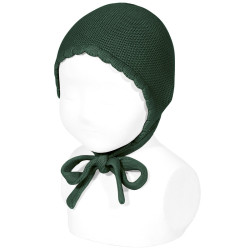 Buy Classic garter stitch bonnet BOTTLE GREEN in the online store Condor. Made in Spain. Visit the BONNETS section where you will find more colors and products that you will surely fall in love with. We invite you to take a look around our online store.