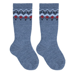 Achetez chez Chaussettes hautes en mélange mérinos avec bordure JEANS sur le site online Condor. Fabriqué en Espagne. Visitez notre section CHAUSSETTES EN LAINE AVEC DESSINS BÉBÉ ou vous trouverez plus de couleurs et produits que vous allez adorer. Nous vous invitons a visiter notre boutique en ligne.