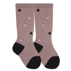 Achetez chez Chaussettes hautes à pompons colorés IRIS sur le site online Condor. Fabriqué en Espagne. Visitez notre section CHAUSSETTES EN COTON AVEC DESSINS BÉBÉ ou vous trouverez plus de couleurs et produits que vous allez adorer. Nous vous invitons a visiter notre boutique en ligne.