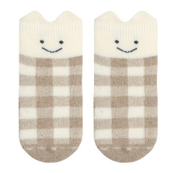 Buy Non-slip gingham socks with 3d bear BEIGE in the online store Condor. Made in Spain. Visit the NON-SLIP BABY SOCKS section where you will find more colors and products that you will surely fall in love with. We invite you to take a look around our online store.