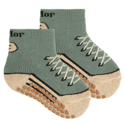 Buy Sneaker non-slip socks LICHEN GREEN in the online store Condor. Made in Spain. Visit the NON-SLIP BABY SOCKS section where you will find more colors and products that you will surely fall in love with. We invite you to take a look around our online store.