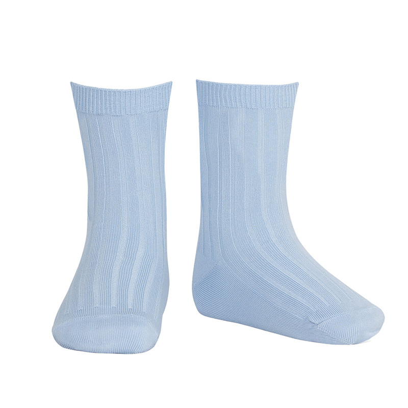 Compra Calcetines cortos básicos canalé AZUL CLARO en la tienda online Condor. Fabricado en España. Visita la sección CALCETINES CORTOS CANALÉ donde encontrarás más colores y productos que seguro que te enamorarán. Te invitamos a darte una vuelta por nuestra tienda online.