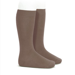 Buy Plain stitch basic knee high socks PRALINE in the online store Condor. Made in Spain. Visit the KNEE-HIGH PLAIN STITCH SOCKS section where you will find more colors and products that you will surely fall in love with. We invite you to take a look around our online store.