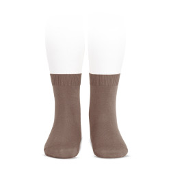 Buy Plain stitch basic short socks PRALINE in the online store Condor. Made in Spain. Visit the SHORT PLAIN STITCH SOCKS section where you will find more colors and products that you will surely fall in love with. We invite you to take a look around our online store.