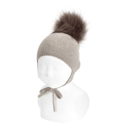 Buy Merino blend baby knit hat w/earflaps &pompom NOUGAT in the online store Condor. Made in Spain. Visit the Hats and hoods section where you will find more colors and products that you will surely fall in love with. We invite you to take a look around our online store.