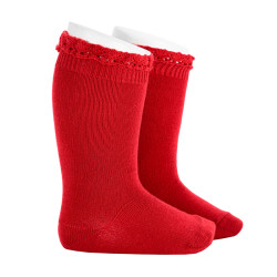 Compra Calcetines altos punto liso con puntilla en puño RED VELVET en la tienda online Condor. Fabricado en España. Visita la sección CALCETINES CON PUNTILLA donde encontrarás más colores y productos que seguro que te enamorarán. Te invitamos a darte una vuelta por nuestra tienda online.