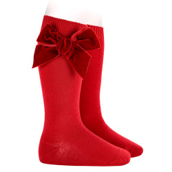 Buy Cotton knee socks with side velvet bow RED VELVET in the online store Condor. Made in Spain. Visit the VELVET BOW SOCKS section where you will find more colors and products that you will surely fall in love with. We invite you to take a look around our online store.