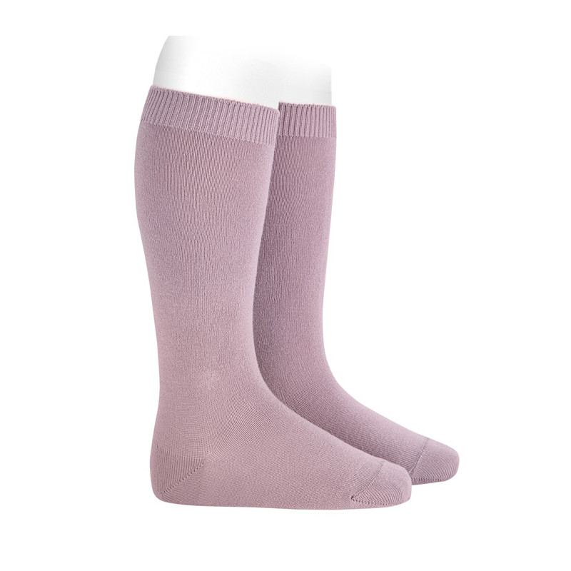 Buy Plain stitch basic knee high socks PEARL in the online store Condor. Made in Spain. Visit the KNEE-HIGH PLAIN STITCH SOCKS section where you will find more colors and products that you will surely fall in love with. We invite you to take a look around our online store.