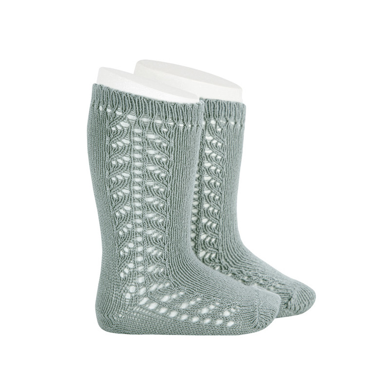 Achetez chez Chaussettes hautes coton chaud avec ajouré latéral VERT SEC sur le site online Condor. Fabriqué en Espagne. Visitez notre section CHAUSSETTES AJOURÉES CHAUDES BÉBÉ ou vous trouverez plus de couleurs et produits que vous allez adorer. Nous vous invitons a visiter notre boutique en ligne.