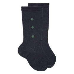 Compra Calcetines altos con bodoques en el lateral MARINO en la tienda online Condor. Fabricado en España. Visita la sección CALCETINES DE ALGODÓN CON DIBUJOS BEBÉ donde encontrarás más colores y productos que seguro que te enamorarán. Te invitamos a darte una vuelta por nuestra tienda online.